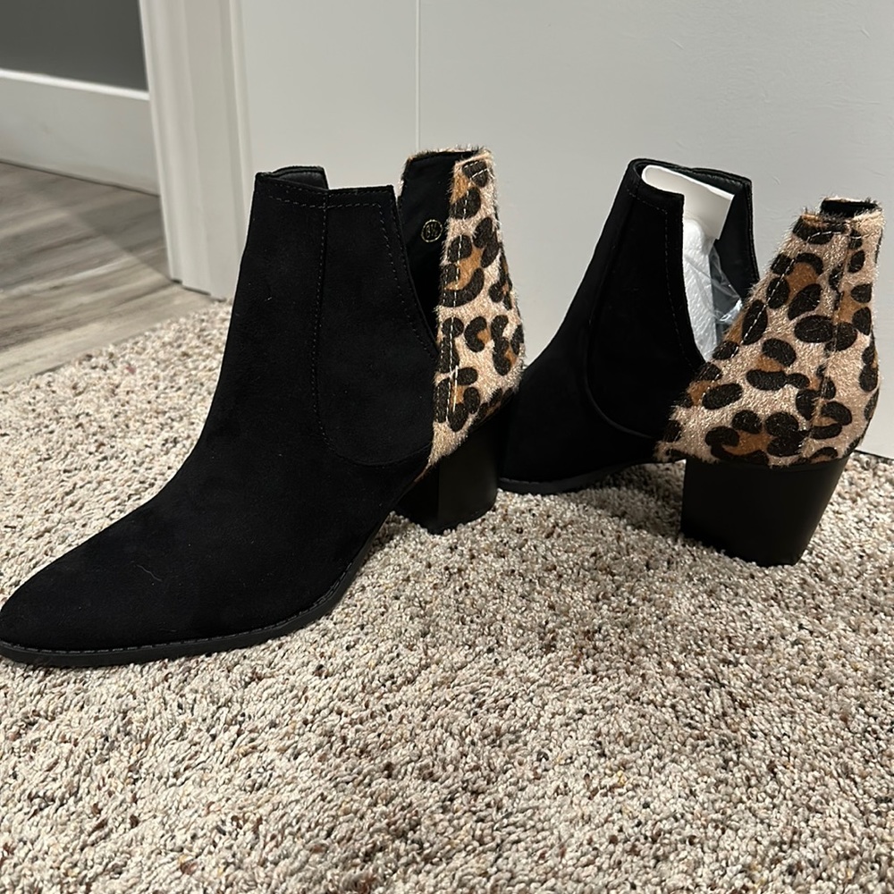Women’s black suede booties with cheetah detail. Never been worn. SZ 8.5